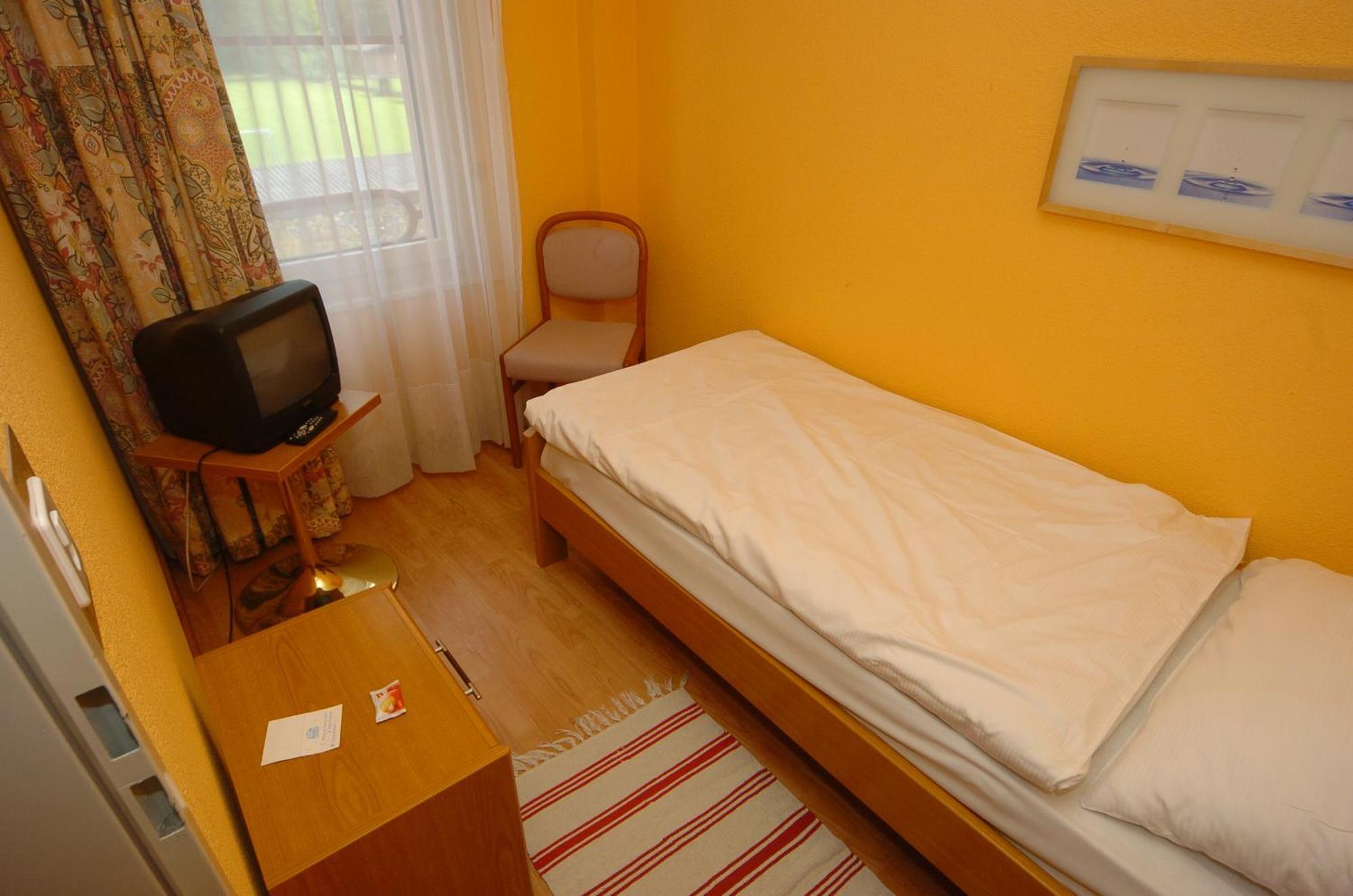 Hotel Le Cedre Bex Room photo